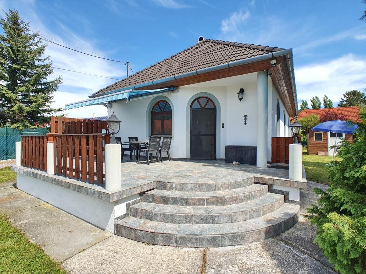 Holiday House Joshi & Rudi Gyenesdias Exterior photo